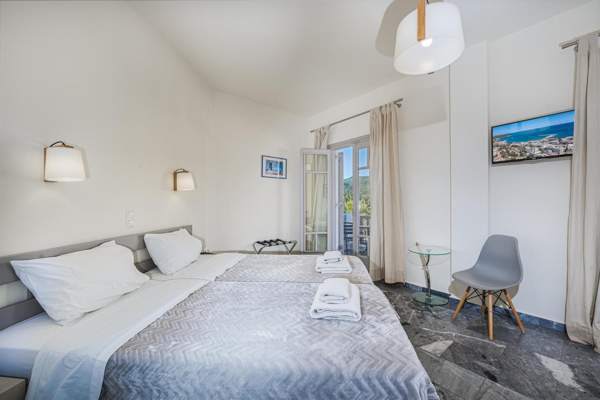 Erato Hotel Agia Marina  Bagian luar foto