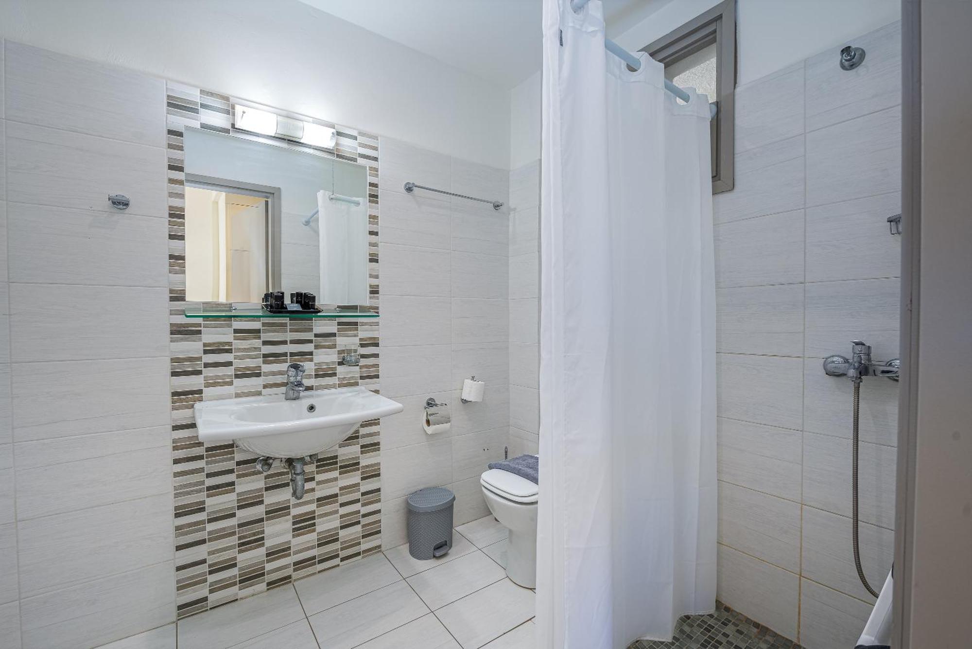 Erato Hotel Agia Marina  Bagian luar foto